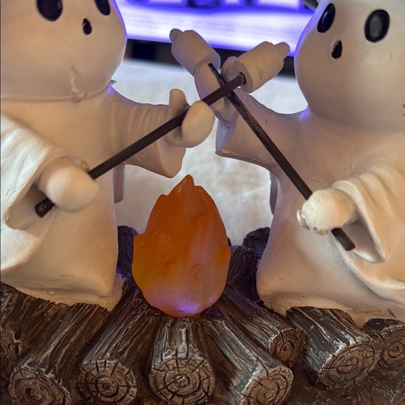 Goulish campfire ghost Halloween decor - Picture 5 of 14